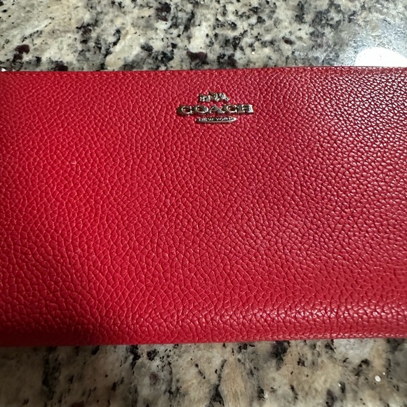 Coach Medium ID Zip Wallet Pebbled Leather Bold Red C4124 Preowned - Picture 3 of 12